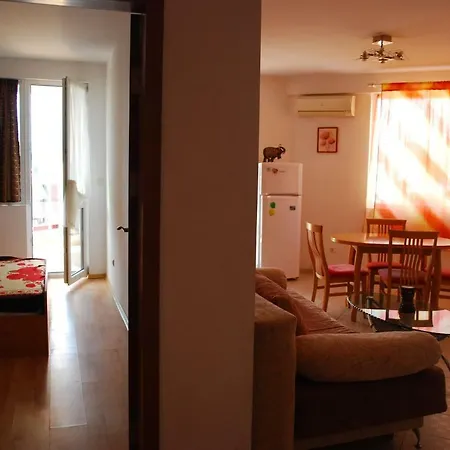 Mercury One Bedroom Center Family